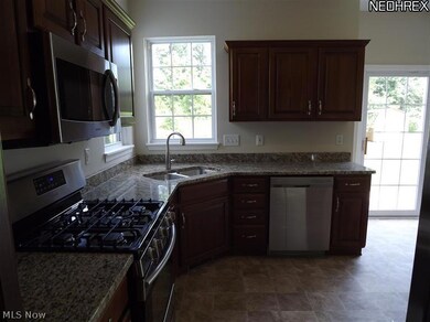 27014 Valeside Ln, Olmsted Falls, OH 44138 - photo 3