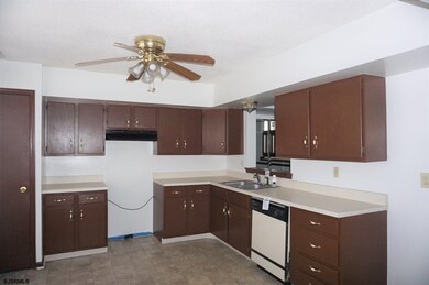 5054 Laydon Ct, Mays Landing, NJ 08330 - photo 4