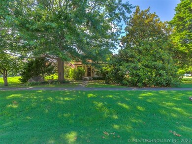 323 N Choctaw Ave, Claremore, OK 74017 - photo 3