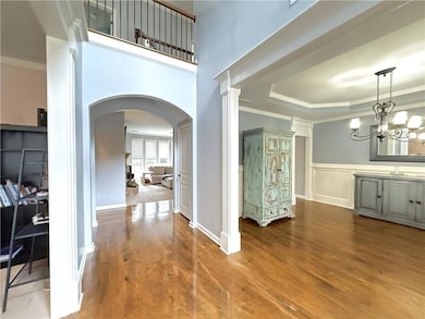 Entryway into dining area with waincoting and trey