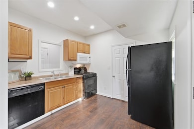 3832 15th St, Des Moines, IA 50313 - photo 3