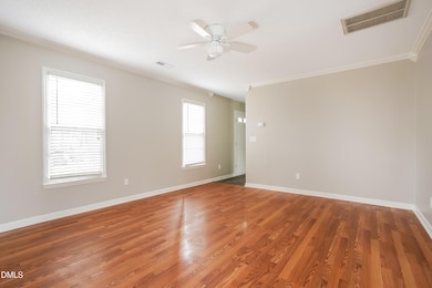 004-photo-living-room-8028026