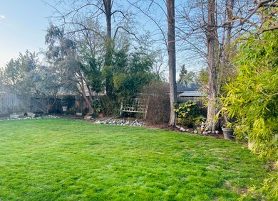 938 SW Mary Ave, Grants Pass, OR 97526 - photo 4