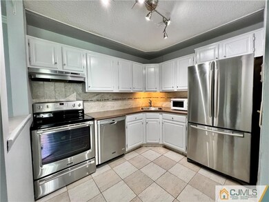 7311 Tamarron Dr, Plainsboro, NJ 08536 - photo 3