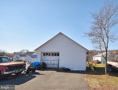 21 Railroad St, Bechtelsville, PA 19505 - photo 3