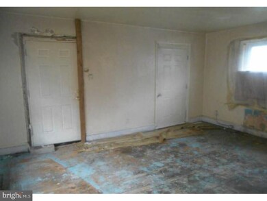 411 Pfeiffer St, Camden, NJ 08105 - photo 5