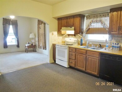 1421 N Mclean St, Lincoln, IL 62656 - photo 5