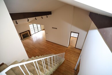 7233 Creeks Bend Dr, West Bloomfield, MI 48322 - photo 7