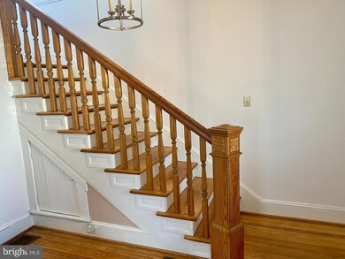 113 W 7th Ave, Ranson, WV 25438 - photo 2