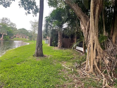 LAKE FRONT/BACK PATIO