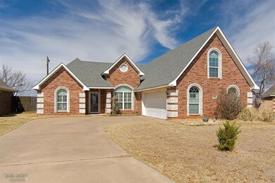 1810 Moonlight Dr, Abilene, TX 79606 - photo 2