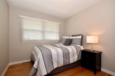 874 S Hillside Ave, Elmhurst, IL 60126 - photo 3