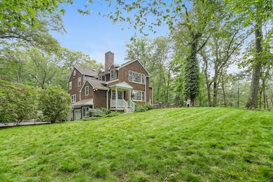 Lovely backyard, bordering Cherry Lane Park and easy access to trail.