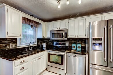 2 Boston Dr, Shrewsbury, MA 01545 - photo 5