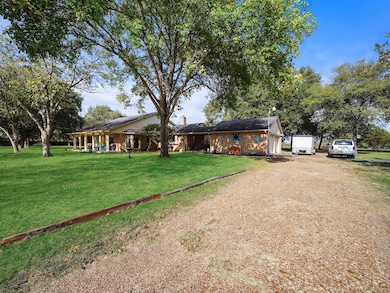 2022 Skrivanek Rd, Sealy, TX 77474 - photo 6