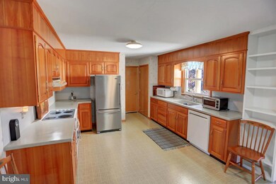 2943 Jefferson Dr, Chambersburg, PA 17201 - photo 5