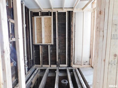 637 Oak St, Davenport, IA 52802 - photo 4