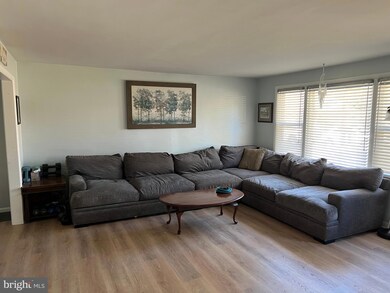 4942 Jackson Dr, Brookhaven, PA 19015 - photo 5