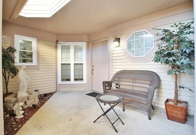10341 Dearlove Rd unit C, Glenview, IL 60025 - photo 2