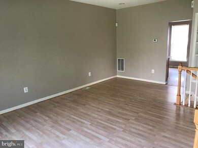 8209 Lyndhurst St, Laurel, MD 20724 - photo 5