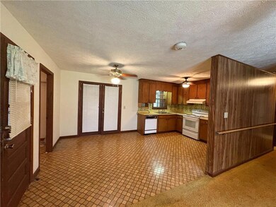 179 Garrison Dr, Cleveland, GA 30528 - photo 2