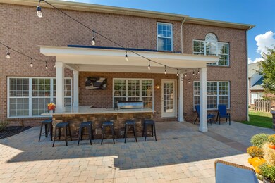 Imagine entertaining your family and friends in this back yard!