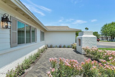 4048 E Coolidge St-large-004-034-TOD6800