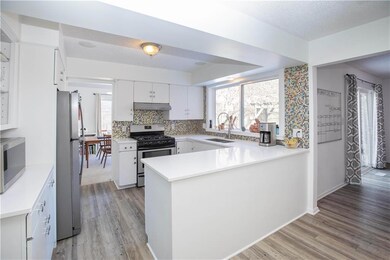 812 52nd Ct, West Des Moines, IA 50265 - photo 7