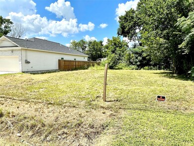 922 Dewalt St, Houston, TX 77088 - photo 4