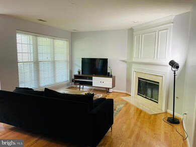 9240 Cardinal Forest Ln unit 101, Lorton, VA 22079 - photo 4