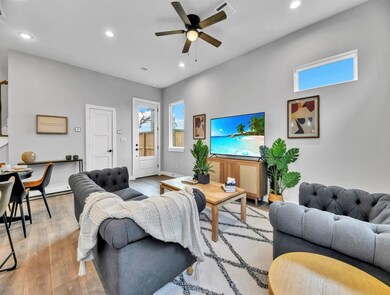 310 Charlock St, Houston, TX 77022 - photo 6