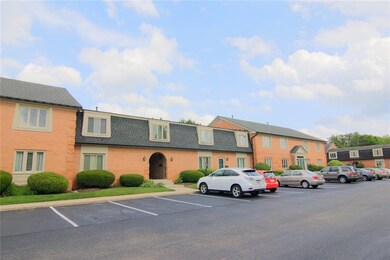 8515 Canterbury Square W, Indianapolis, IN 46260 - photo 2