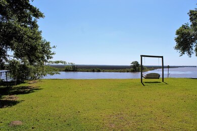 Land/River