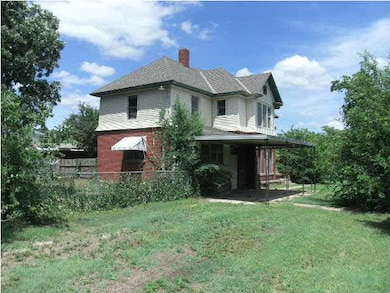 Carport on side of house.