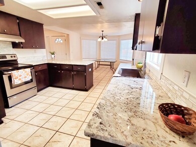 105 Queens Gate Ct, Central Point, OR 97502 - photo 4