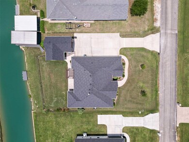 3916 Upper Lake Cir, Granbury, TX 76049 - photo 2