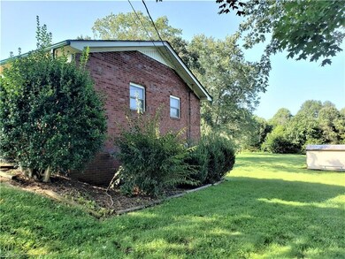 139 Strawberry Ln, Statesville, NC 28625 - photo 4