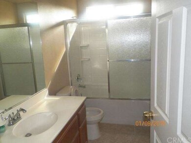 860 W Kemp Ct, Compton, CA 90220 - photo 6