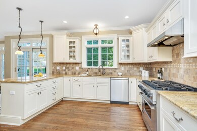 21 Summit Rd Riverside CT-large-005-6-00