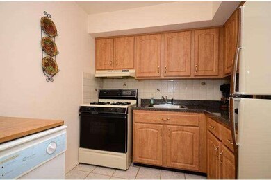 56 Garden View Terrace unit 18, East Windsor, NJ 08520 - photo 5
