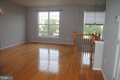 7116 Ladd Cir, Frederick, MD 21703 - photo 3