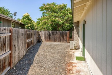 160 Centennial Cir, Central Point, OR 97502 - photo 3