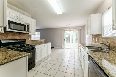 8402 Storm Creek Ct, Houston, TX 77088 - photo 4