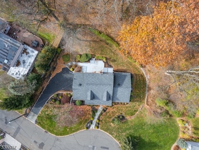 367 Greenbrier Ct, Mountainside, NJ 07092 - photo 2