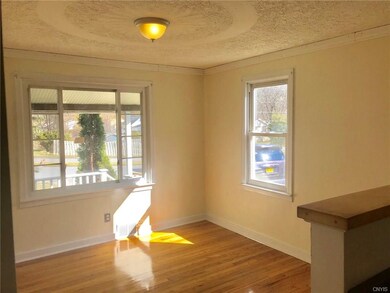 Gleaming hardwoods & great natural lighting~