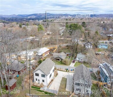 7 Minute Drive to Downtown Asheville and 3 blocks to Haywood Road