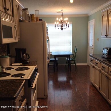 10551RoseLnkitchen1