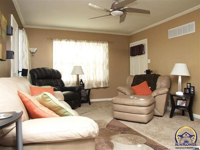 2312 SW 9th St, Topeka, KS 66606 - photo 2