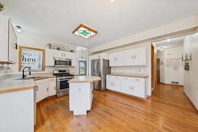 524 Highland Dr, Elburn, IL 60119 - photo 5