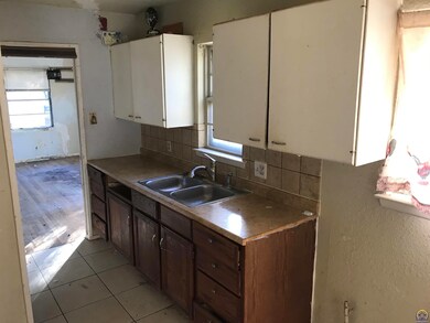 2308 SW Duncan Dr, Topeka, KS 66614 - photo 3